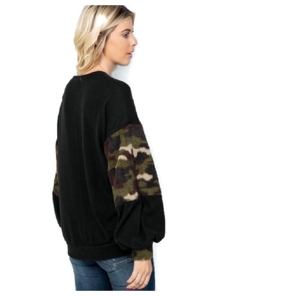 Boutique Long Bubble Camo Sleeve Contrast Top - Picture 7 of 8